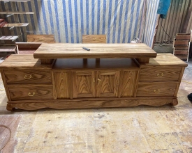 KỆ TIVI GỖ TỰ NHIÊN CAO CẤP – MẪU ĐẸP SANG TRỌNG