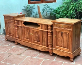 KỆ TIVI GỖ TỰ NHIÊN – MẪU TRỤ ĐỤC HOA VĂN CAO CẤP